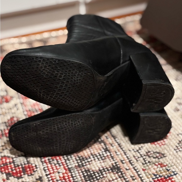 Stuart Weitzman Black Leather Ankle Boots, sz 7 - Picture 4 of 7